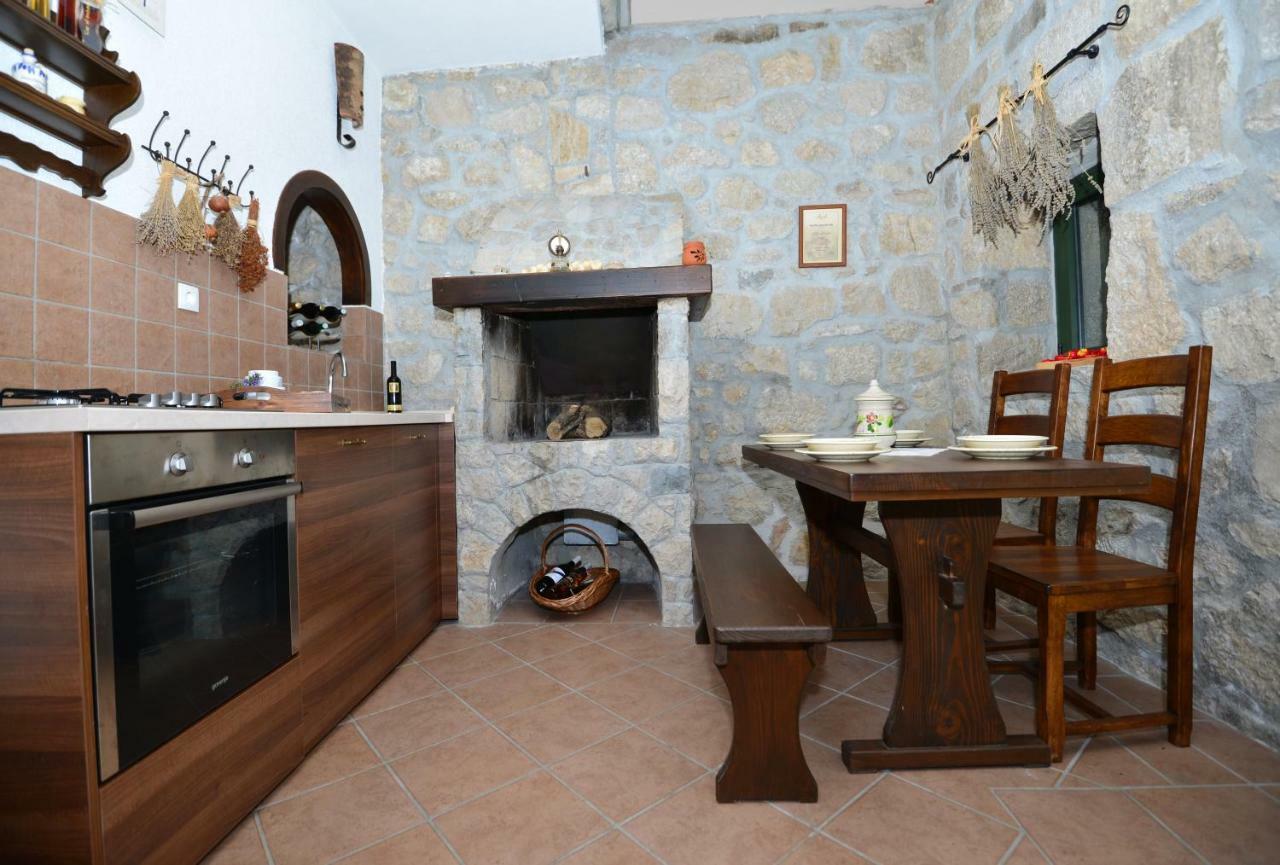 House Dida Mate - Cozy House In Nature With Heated Pool Tučepi Esterno foto